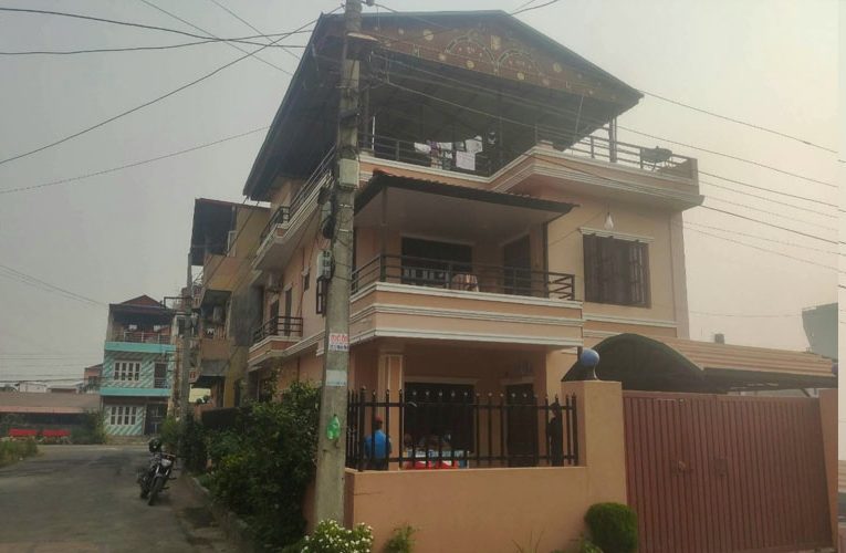 रविका ड्राइभर घरको छतबाट खसेपछि मुकुल ढकालका ड्राइभर पक्राउ