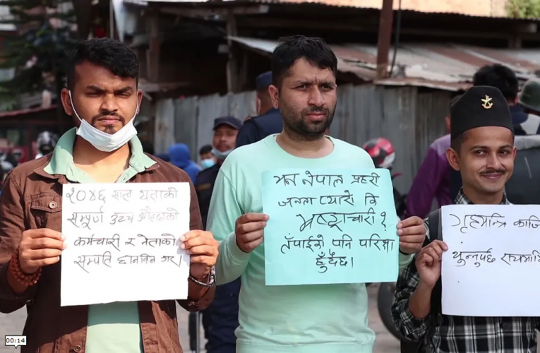 भ्रष्टाचारीलाई कारबाही गर्न माग गर्दै प्रर्दशन