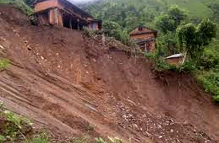 इलाममा बाढी-पहिरोमा परी १८ जनाको मृत्यु