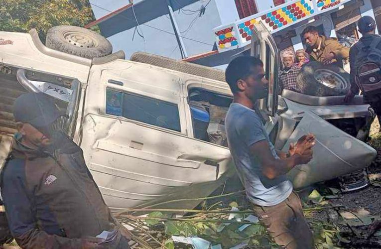 दार्चुलामा गाउँपालिका अध्यक्ष चढेको गाडी दुर्घटना