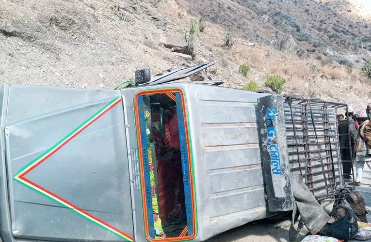 बाजुरामा बोलेरो जीप दुर्घटनाः एकको मृत्यु, एक घाइते,चालक प्रहरी नियन्त्रणमा