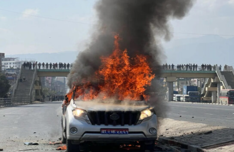 बालकुमारीमा मन्त्री ज्वालाको गाडीमाथि आगजनी