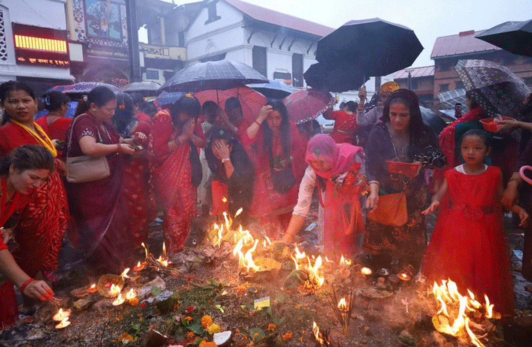आज हरितालिका तीज, शिवालयहरुमा व्रतालुको घुइँचो