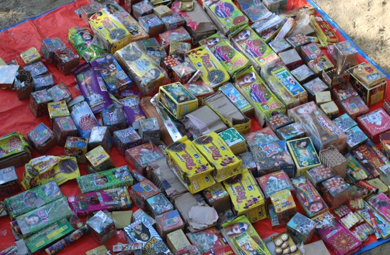 नयाँबसपार्क क्षेत्रबाट अवैध पटाका बरामद