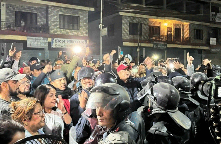 रास्वपाले काठमाडौं र पोखरामा प्रदर्शन गर्दै