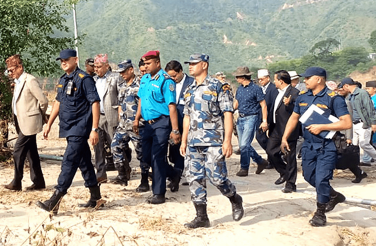 गृह,भौतिक र रक्षामन्त्री बाढी प्रभावित क्षेत्र सिन्धुलीमा