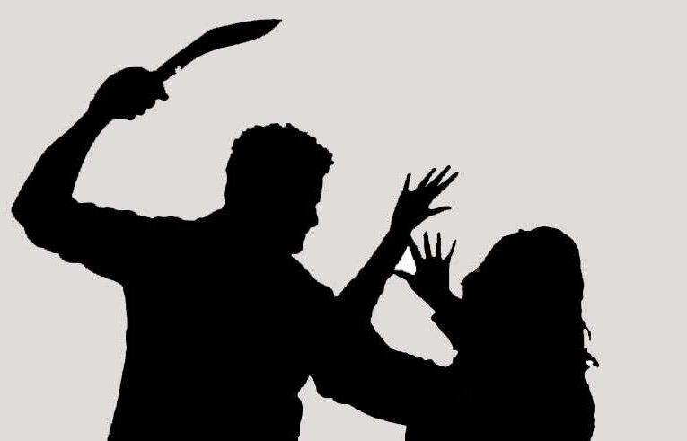 अमेरिकाबाट दशैँ मनाउन आएका छोरा बुहारीमाथि बुबाले गरे खुकुरी प्रहार