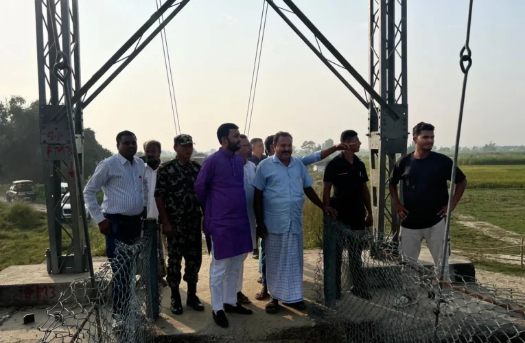 मन्त्री यादवद्वारा भेडाहा खोला बाढी प्रभावित क्षेत्रको निरीक्षण