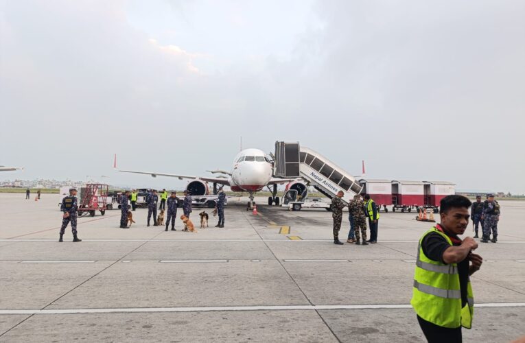 काठमाडौंबाट दिल्ली फर्किन लागेको जहाजमा बम राखेको हल्ला