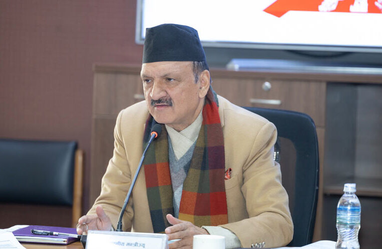 सभापतिको उपचार हुँदासम्म पर्खनुपर्दैन, के आकाश खस्छ:  प्रकाशशरण महत