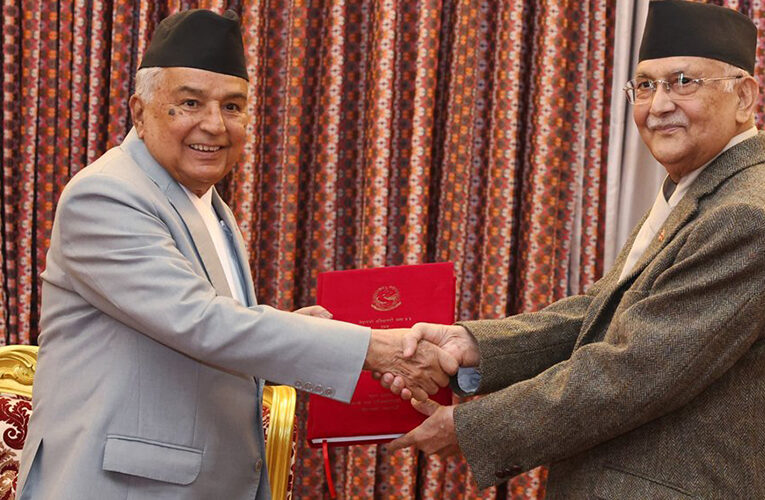 प्रधानमन्त्रीले राष्ट्रपतिलाई बुझाए वार्षिक उपलब्धिको प्रतिबेदन