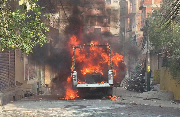 सुकेधारा र नैकापमा गाडीमा आगजनी,दुर्गा प्रसाईंको पर्चा भेटियो