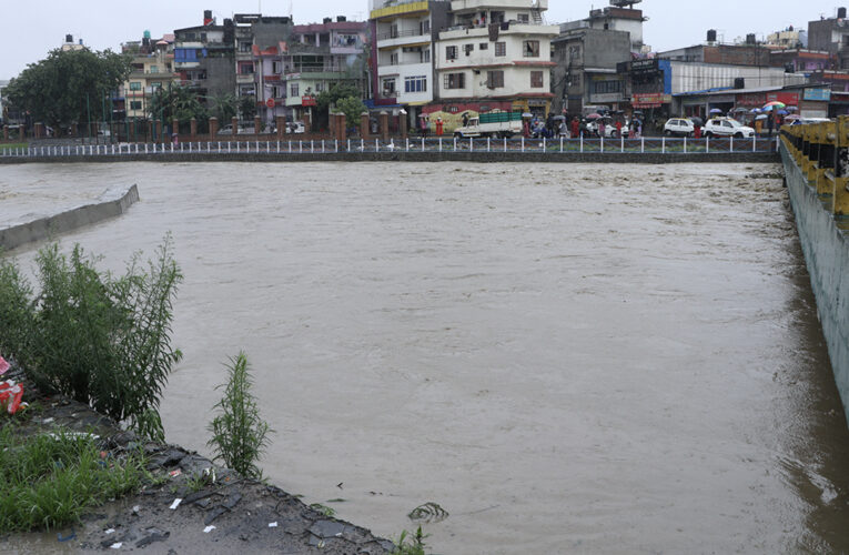 खोला मिचेर बनाइयो कुलो, हरेक वर्ष त्यसबाट हुने क्षति ठूलो