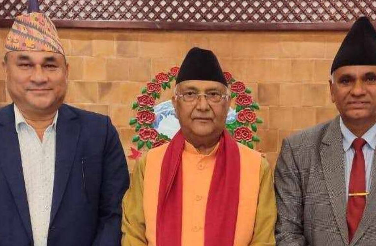 सुदूरपश्चिमका मुख्यमन्त्री र पूर्वमुख्यमन्त्रीले भेटे प्रधानमन्त्री