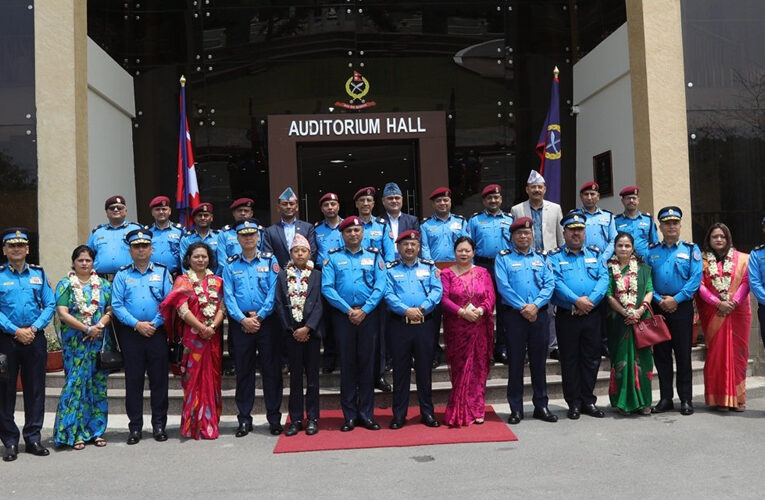 प्रहरीका ६ एआइजीलाई दर्ज्यानी चिह्न प्रदान