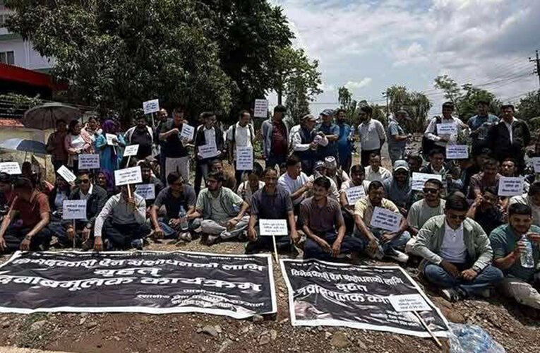 कर्णाली प्रदेशका स्थानीय तहका कर्मचारी आन्दोलित