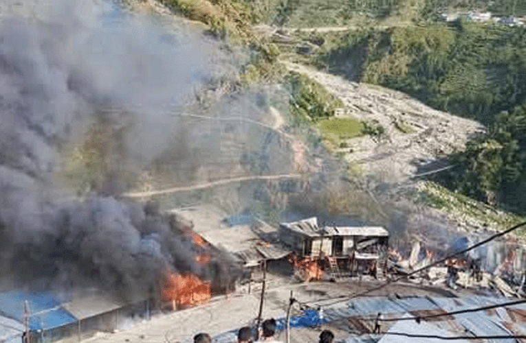 बाजुरा आगलागी:  ३५ पसल जल्यो, आठ करोड बढीको क्षति