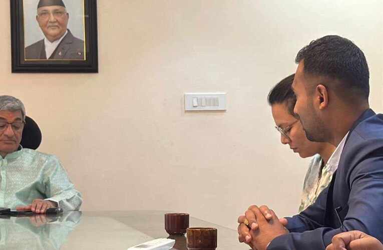 ‘अलबिदा’ लेखेका डा.श्रेष्ठले भेटे गृहमन्त्री, गरे यस्ताे खुलासा ?