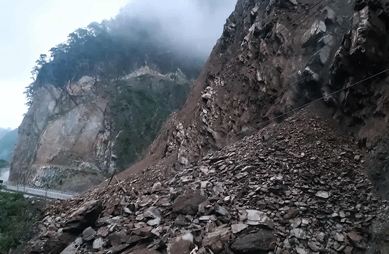 नारायणगढ-मुग्लिन सडक ५४ घण्टा अवरुद्धपछि पुनः सञ्चालनमा