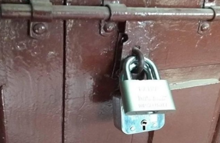 विद्यालय समायोजनलाई लिएर दुई दिनदेखि वडा कार्यालय तालाबन्दी