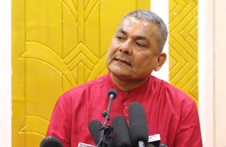 राजसंस्था र प्रदेशबारे जनमत संग्रह गरौँ: दुर्गा प्रसाईं