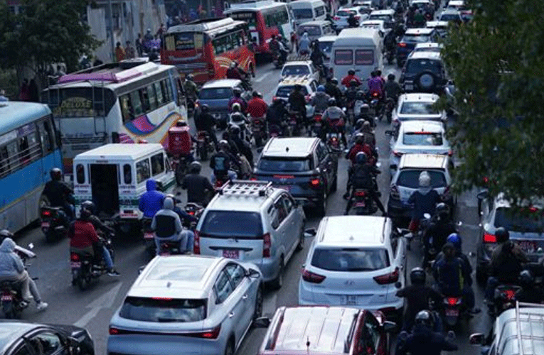 भृकुटीमण्डप क्षेत्रमा सवारी अस्तव्यस्त