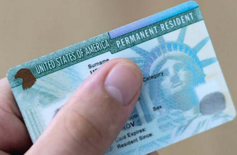अमेरिकामा १९ देशका नागरिकले दिएको ग्रीन कार्ड आवेदन स्थगित
