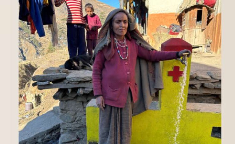 ‘बोक्दाबोक्दै पानी, गयो जवानी’, अहिले आयो आँगनमै धारा