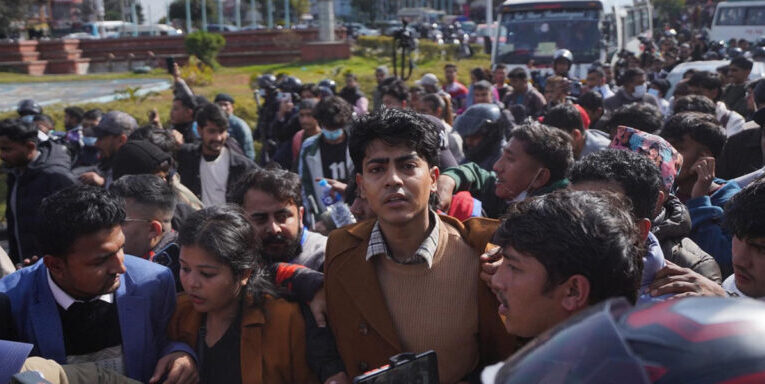 सर्वपक्षीय सरकार गठनको माग गर्दै जेनजी युवाको प्रदर्शन