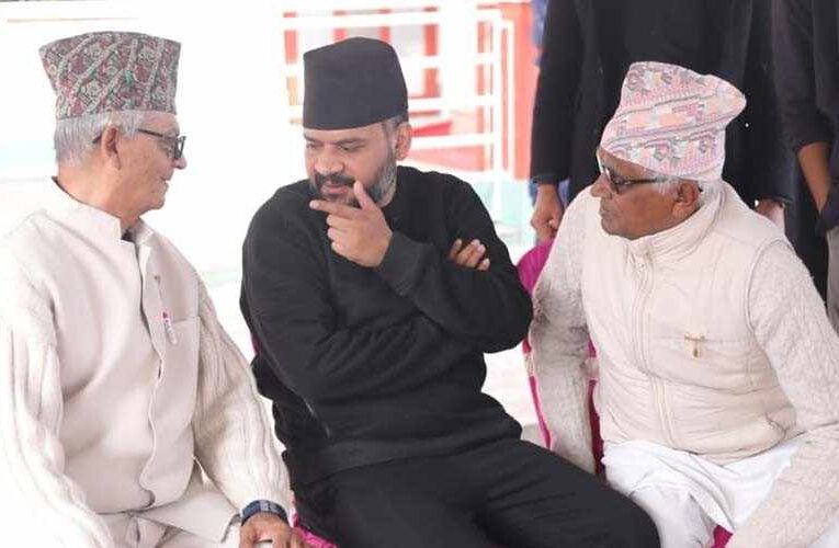 बिहानैदेखि बालेनको व्यस्तताः घरघर पुग्दै, मत माग्दै