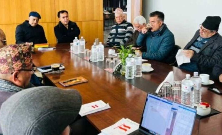 विशेष महाधिवेशनबारे गगन-विश्वले गरे कानुनविद्सँग परामर्श