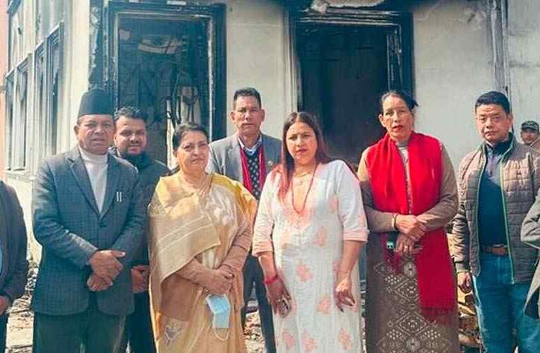 जलेको घर हेर्न पहिलो पटक पुगिन् विद्या भण्डारी