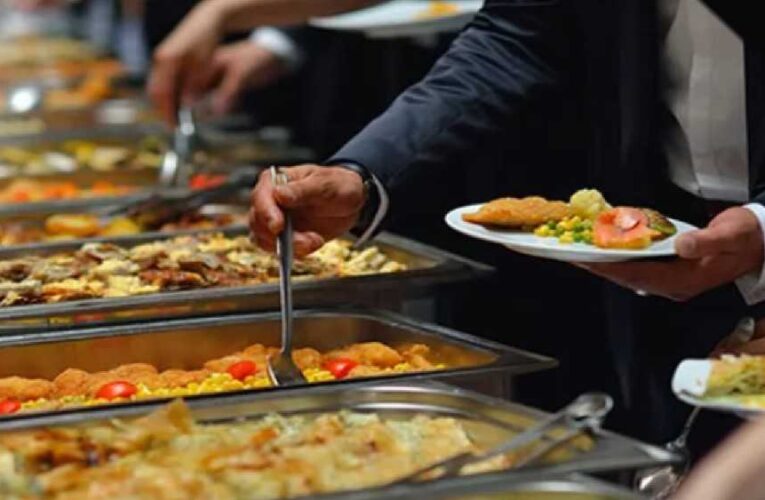 चुनाव लागेसँगै दिनहुँ पार्टी प्यालेन्समा दलहरुको सभा,जनता खानामा बिक्ने कि सक्षम नेतृत्व छान्ने ?