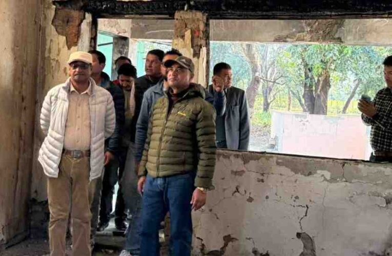 जेनजी आन्दोलनपछि पहिलो पटक वेदकोट पुगे पूर्वगृहमन्त्री लेखक,आगजनीबाट ध्वस्त पुर्ख्यौली घरको अवलोकन