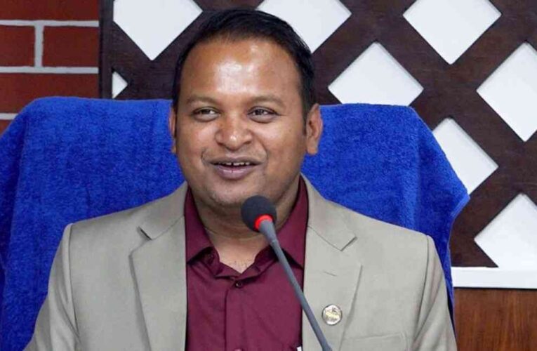 श्रममन्त्रीबाट दीपककुमारलाई आजै हटाउने तयारी