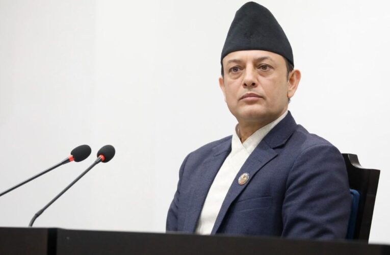 प्रधानमन्त्रीको अनुपस्थितिलाई लिएर विपक्षीको अवरोधकाबीच प्रतिनिधिसभा बैठक भोलिसम्म स्थगित