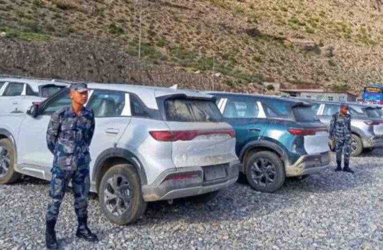 सशस्त्रले नियन्त्रणमा लिएका गाडीबारे छानबिन गर्न गठित समितिको टोली मुस्ताङमा