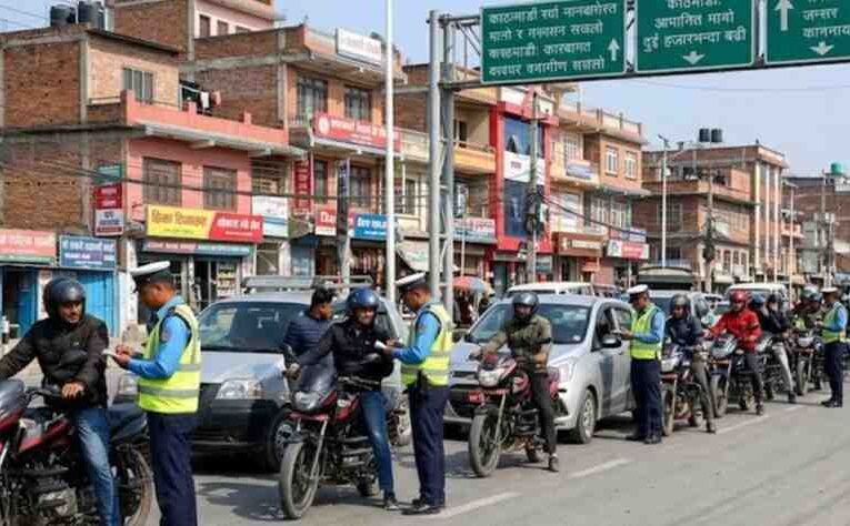 उपत्यकामा एकै दिन दुई हजारभन्दा बढी सवारीचालक कारबाहीमा